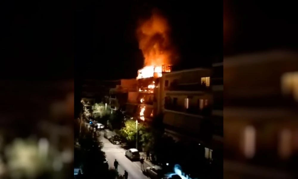 Φωτιά στα Άνω Πατήσια - Πατέρας 49χρονης: «Αν είχαν έρθει νωρίτερα, θα είχε σωθεί» - Πήγαμε σε 12 λεπτά, απαντά η Πυροσβεστική (βίντεο)